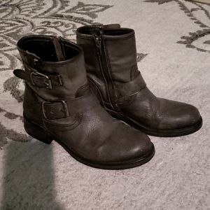 Steve Madden Leather boots